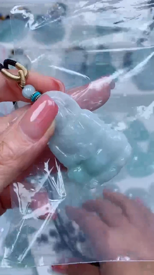 翡翠未镶嵌颈饰吊坠