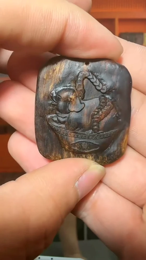 沉香吊坠303号生肖猪10g样性发一