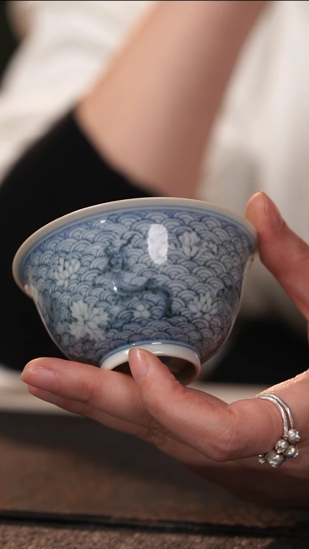 【闪购商品】徐立擎老师青花海水纹杯2级品