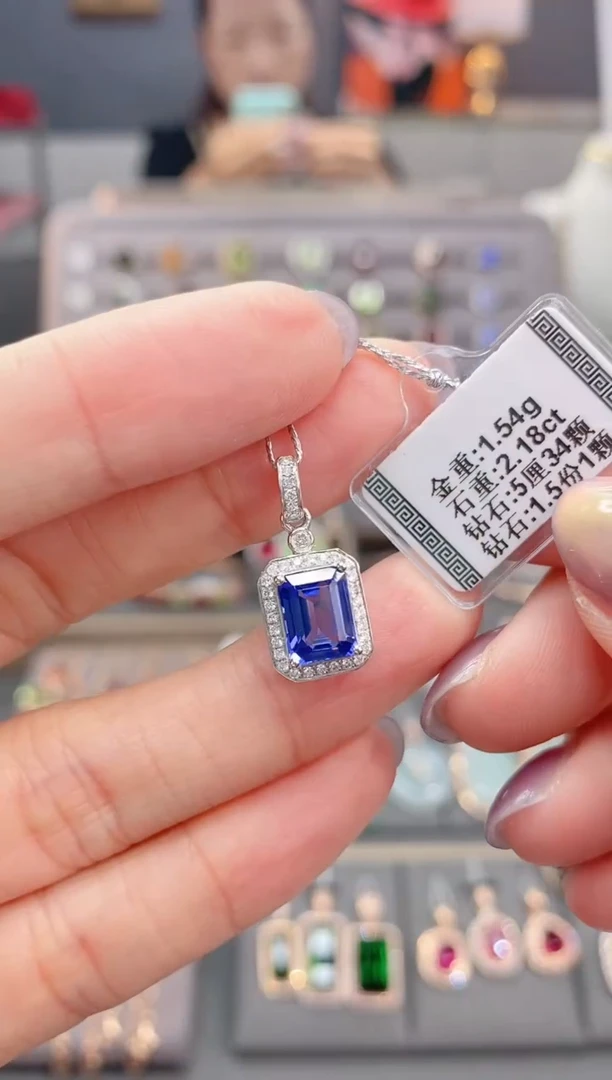 颈饰18K金镶嵌坦桑石2.18