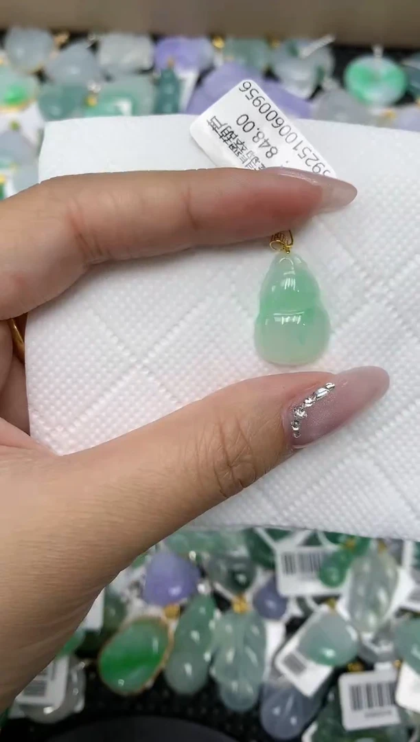 颈饰18K金镶嵌翡翠a货支持复检百元以上9元证书费自理