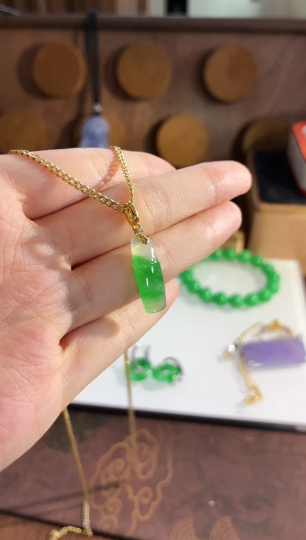 吊坠(不含链)18K金镶嵌翡翠吊坠