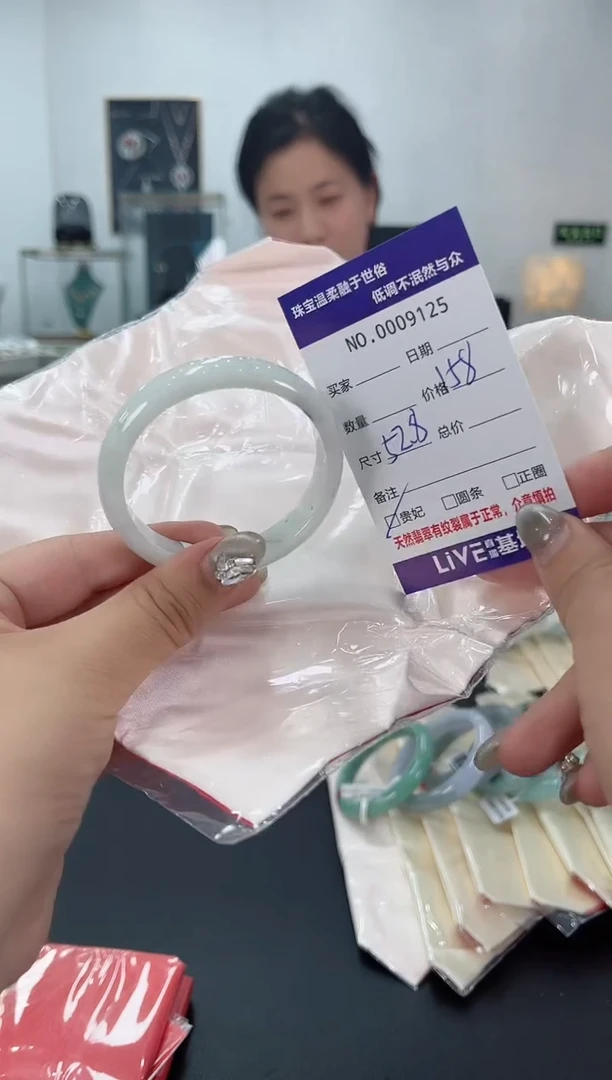 【闪购商品】翡翠手镯未镶嵌天然翡翠A货