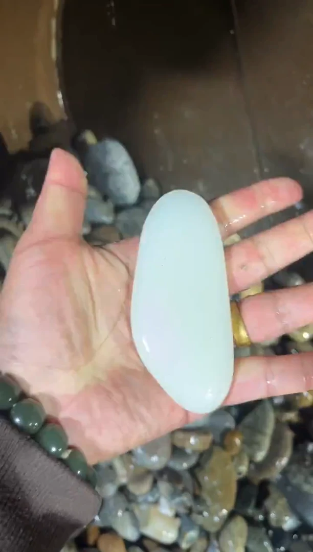 颈饰未镶嵌和田玉（糖玉）1