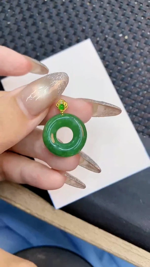 颈饰未镶嵌翡翠1