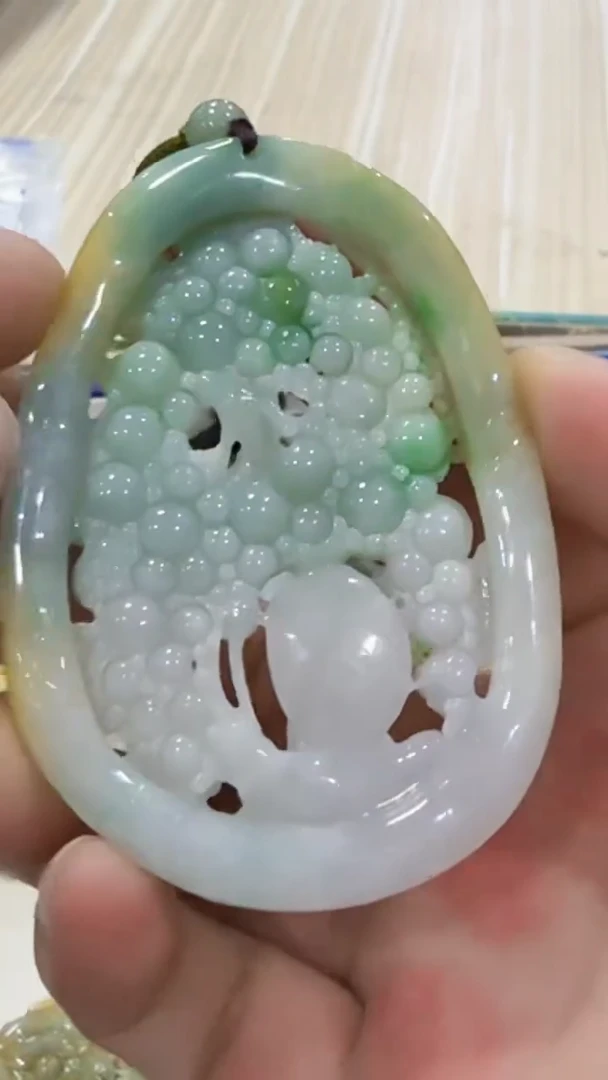 翡翠未镶嵌吊坠(不含链)72