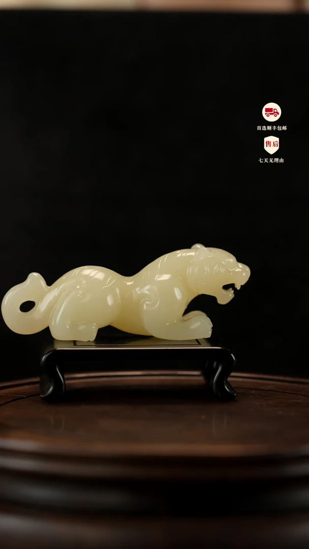云南石竹叶青雕刻：伏虎手把件摆件镇尺