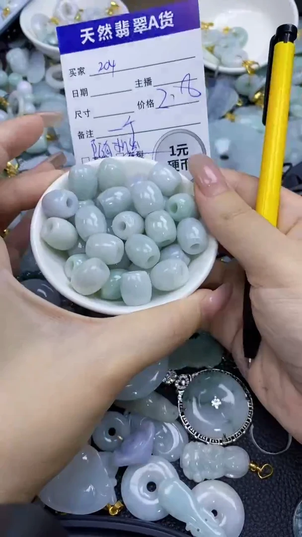 翡翠未镶嵌颈饰天然翡翠A货吊坠多样性发一