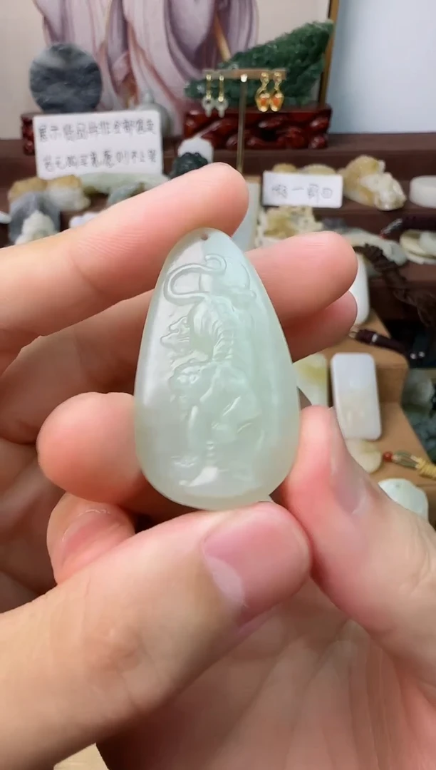 和田玉未镶嵌颈饰虎