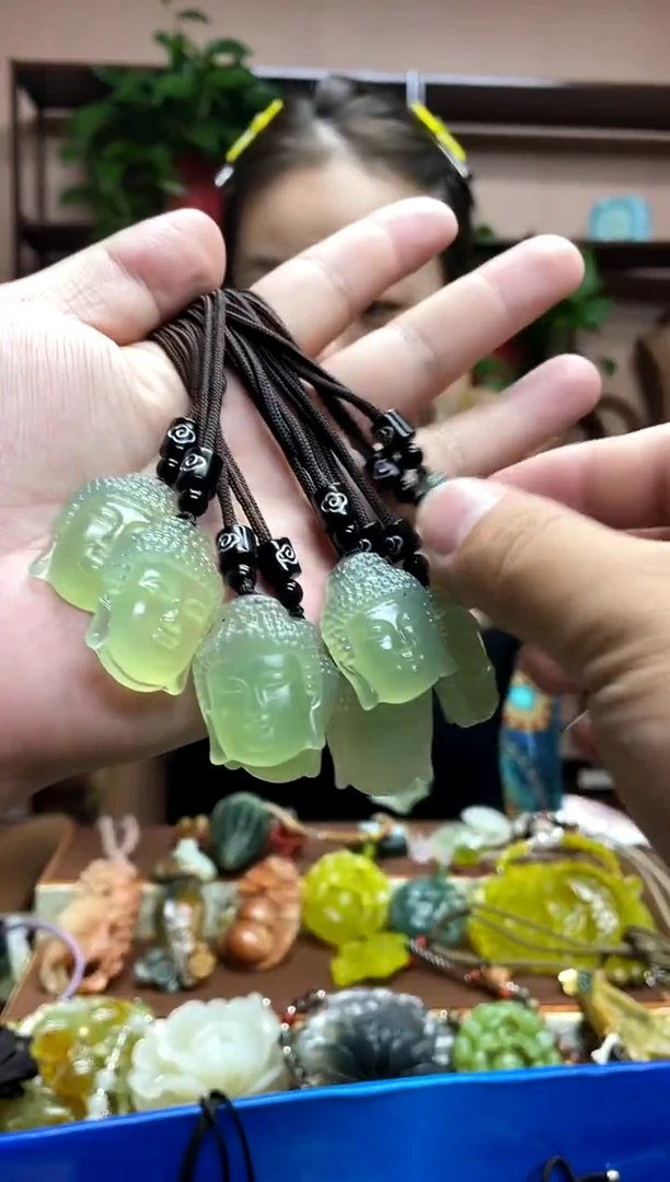 未镶嵌岫玉吊坠多样性发货发其中之一