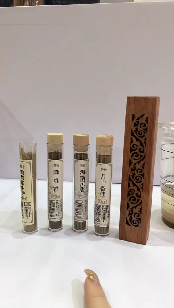 1降真+海南+鹅梨+桂花无粘+花梨木卧香炉