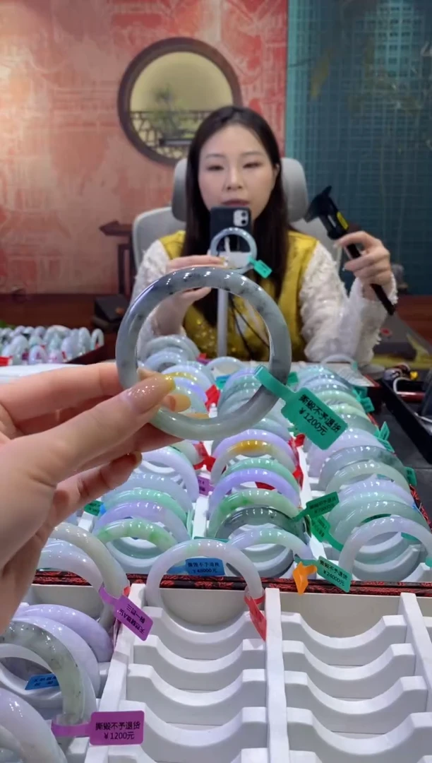 翡翠手镯未镶嵌多人02534