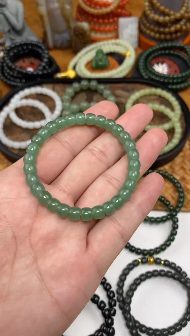 颈饰未镶嵌和田玉手串