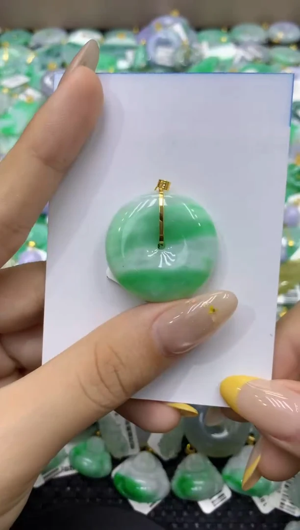 颈饰18K金镶嵌翡翠天然缅甸翡翠A货