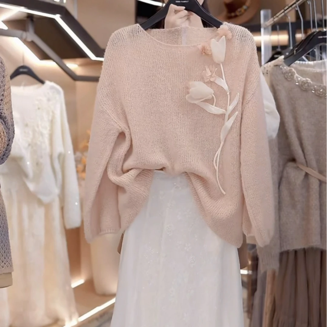 温柔风甜美粉色长袖针织衫2025早秋新款立体花朵设计宽松显瘦上衣