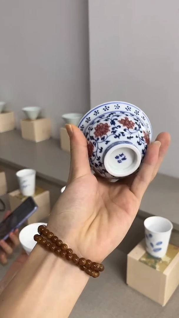 景德镇高温烧釉里红