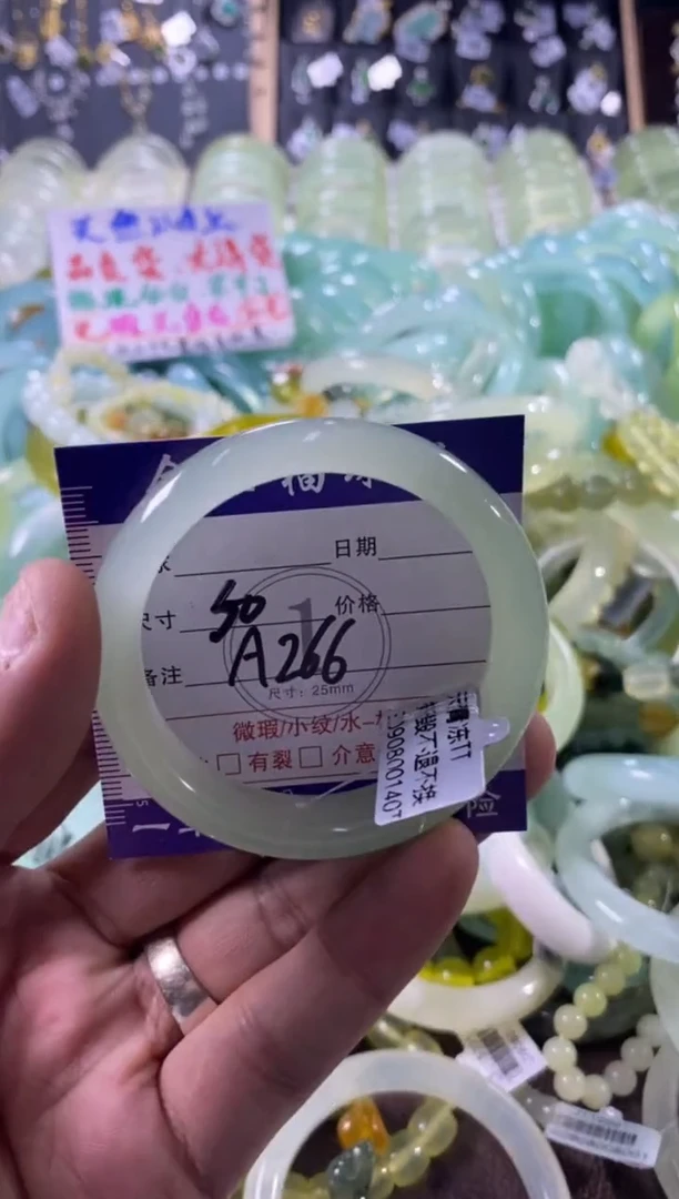 未镶嵌蛇纹石玉手镯1