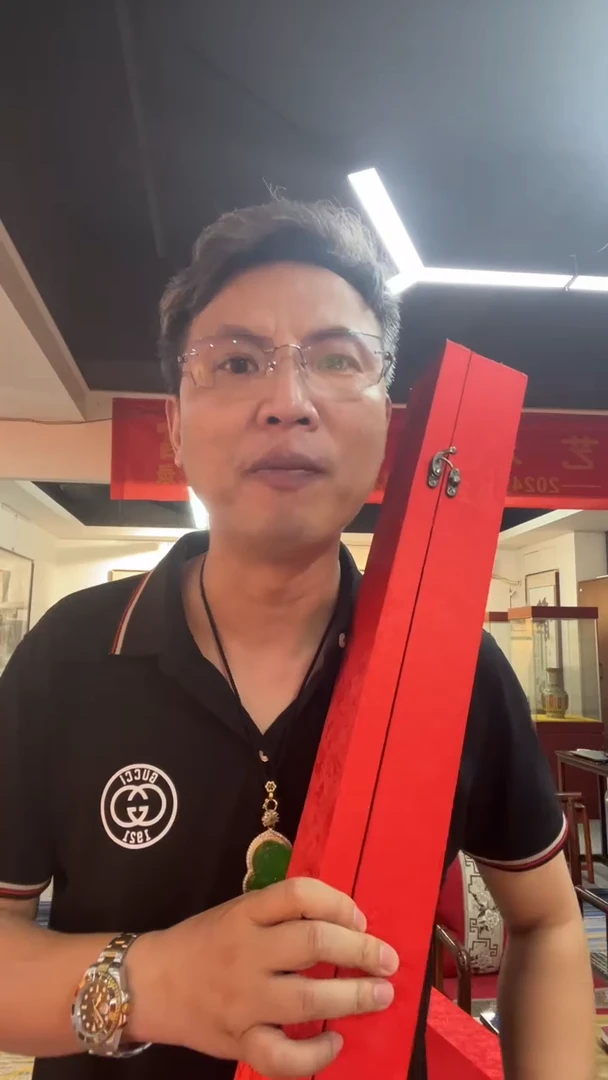 国画雷畅胜 卧龙黄金梅 带锦盒