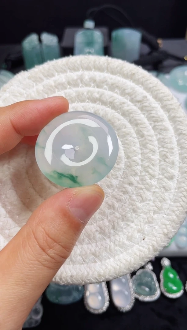 【闪购商品】翡翠颈饰未镶嵌平安扣