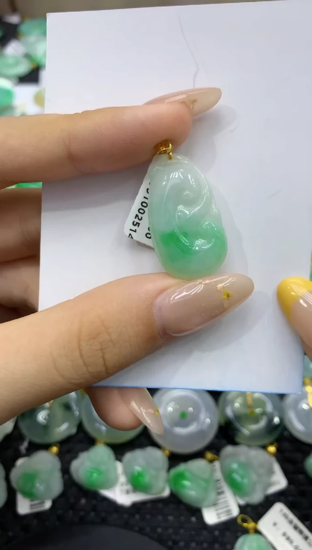颈饰18K金镶嵌翡翠天然缅甸翡翠A货