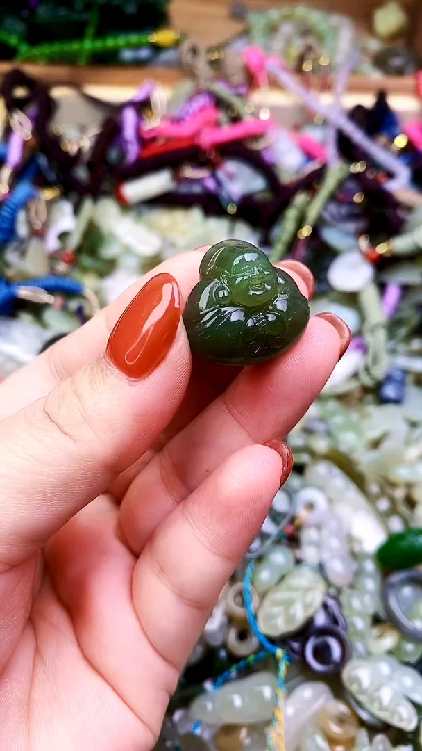 和田玉未镶嵌颈饰吊坠