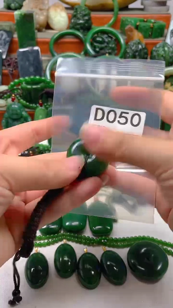 和田玉未镶嵌颈饰1