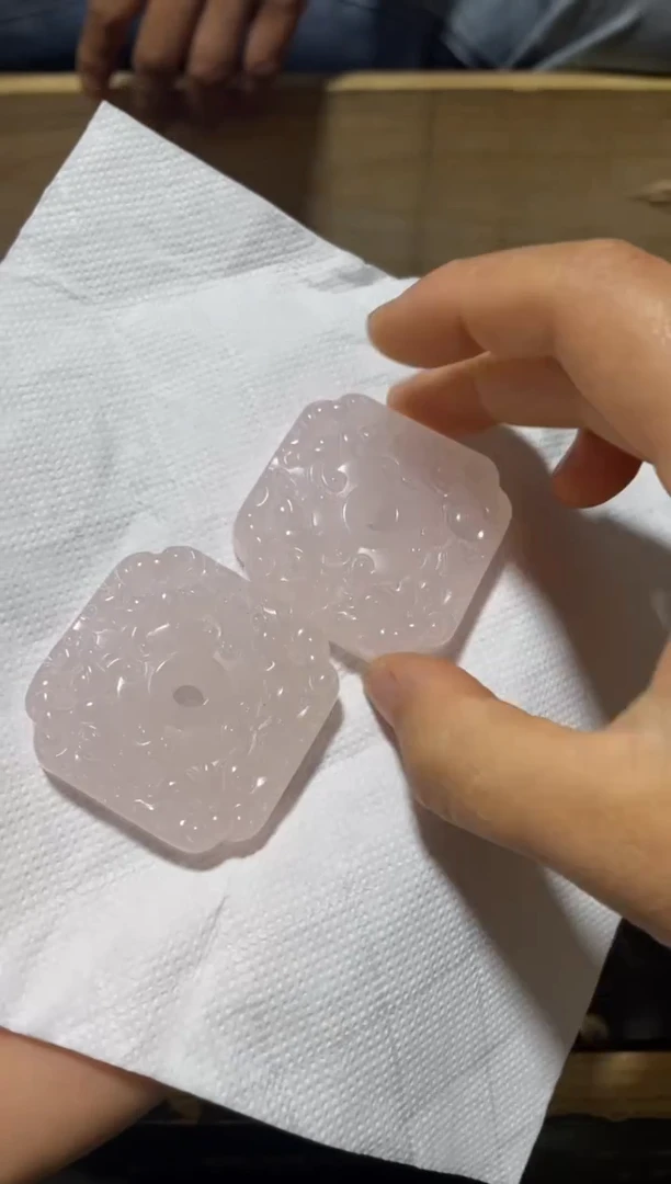 和田玉未镶嵌颈饰藕粉色挂件1件