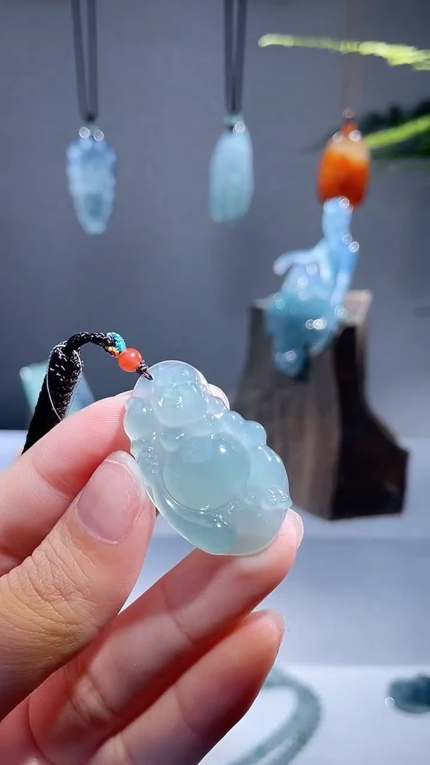 颈饰未镶嵌翡翠佛公