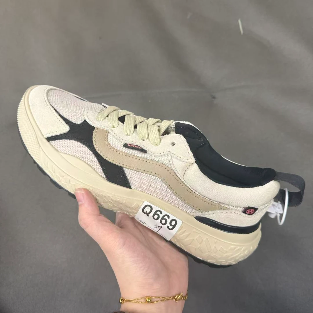 新款底帮户外运动休闲鞋 Q669 ( 无原盒 鞋垫原垫)