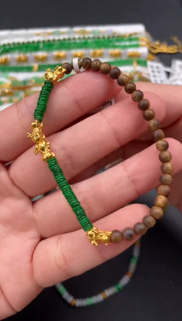 套链足金镶嵌翡翠一个    P125