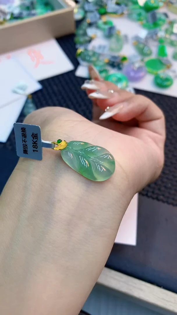 翡翠18K金镶嵌吊坠(不含链)1