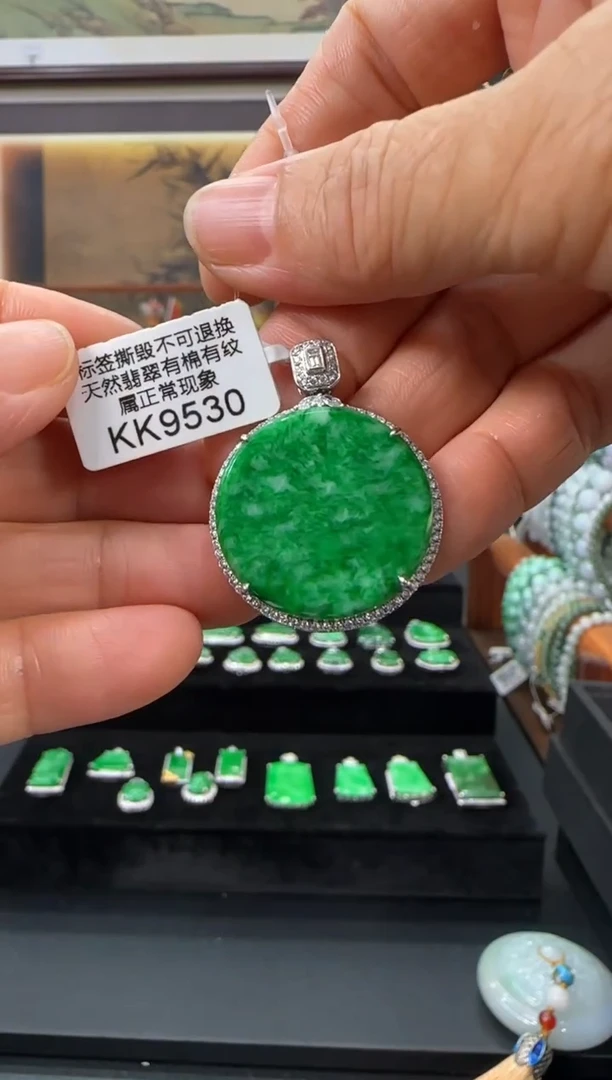 翡翠18K金镶嵌颈饰KK9530无事牌