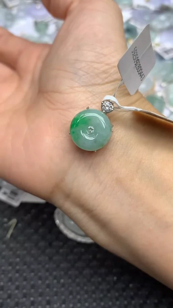 颈饰银S925镶嵌翡翠   天然翡翠A货  百元以上9米证书费自理