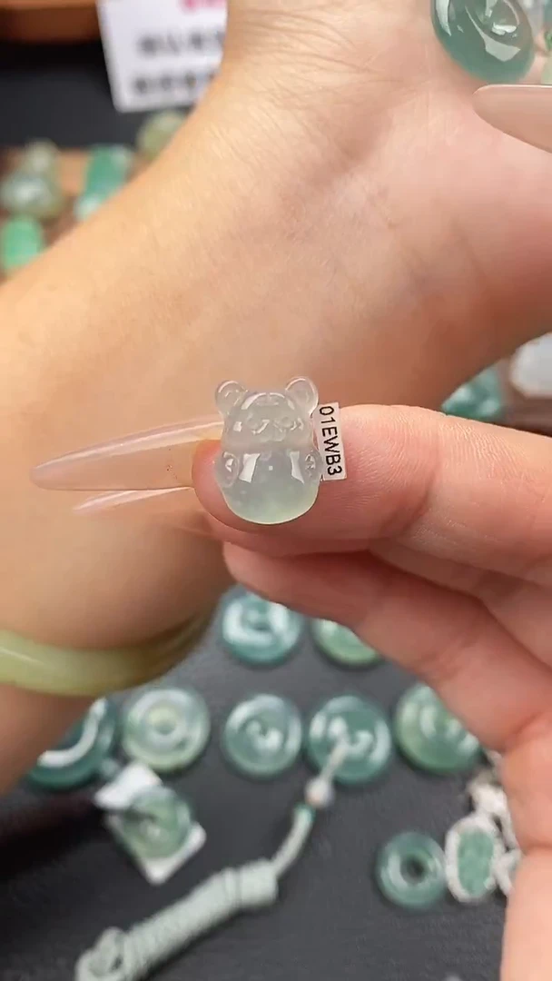 颈饰未镶嵌翡翠小老虎
