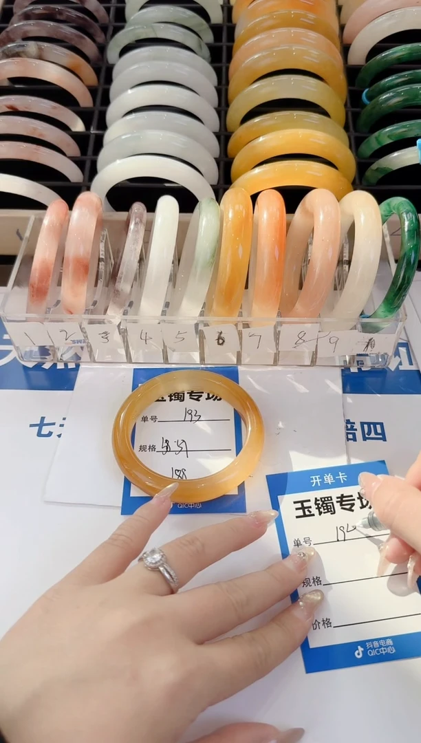 未镶嵌手镯石英质玉193