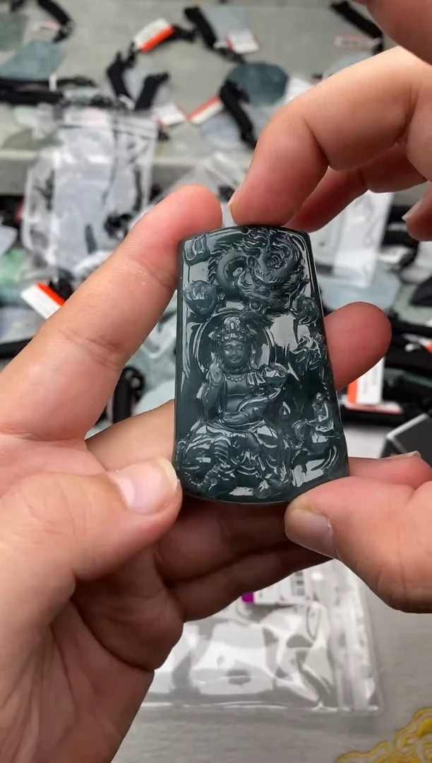 翡翠未镶嵌颈饰 多样性发其一