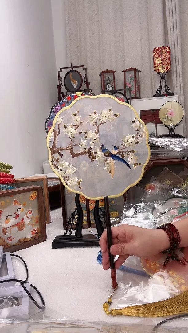 扇子苏绣作品手工团扇