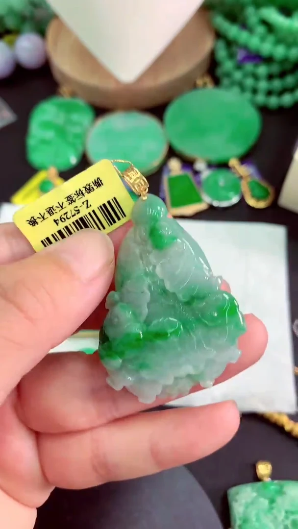 颈饰未镶嵌翡翠挂件