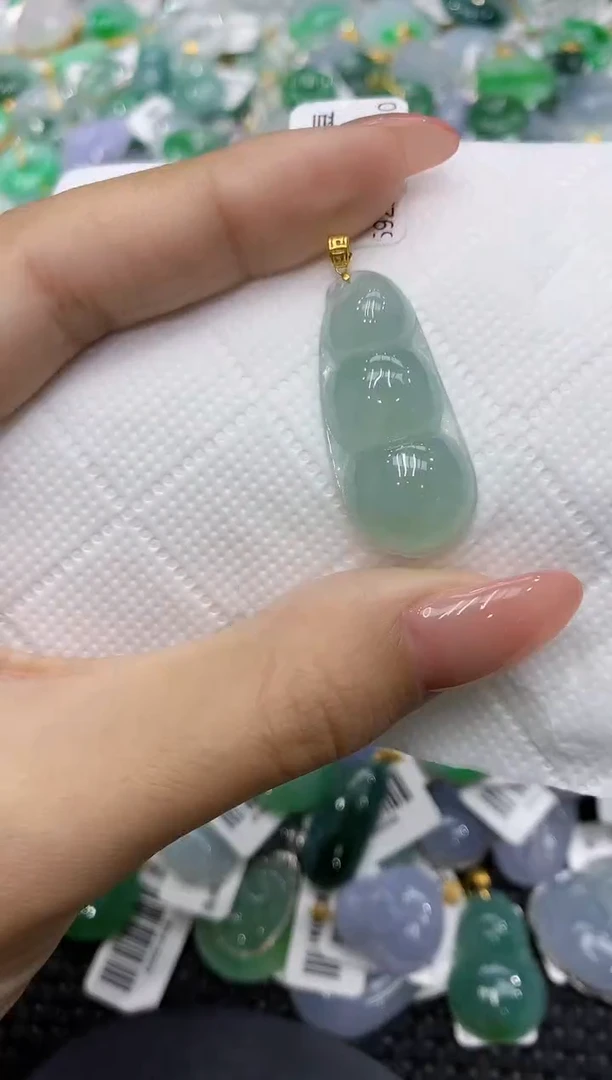 颈饰18K金镶嵌翡翠111111111111