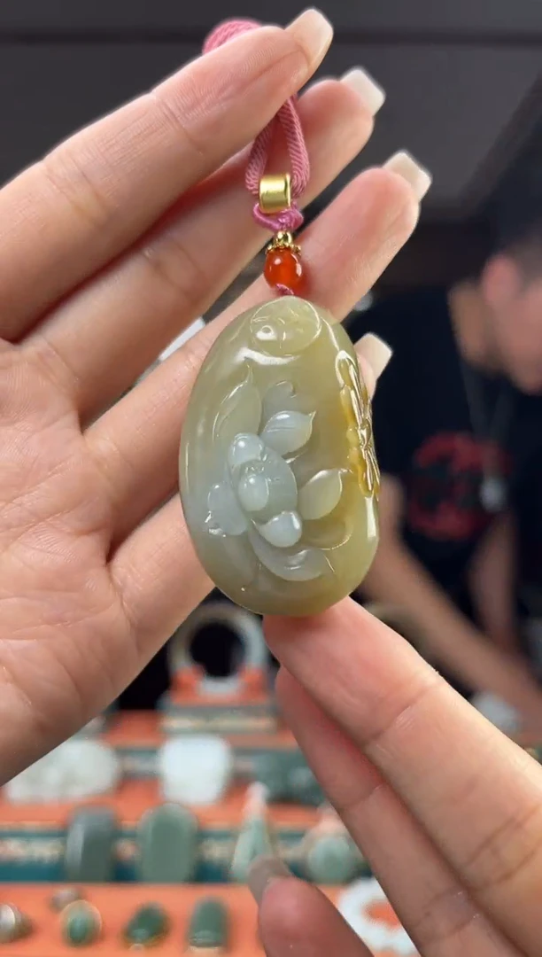 颈饰未镶嵌和田玉佩佩