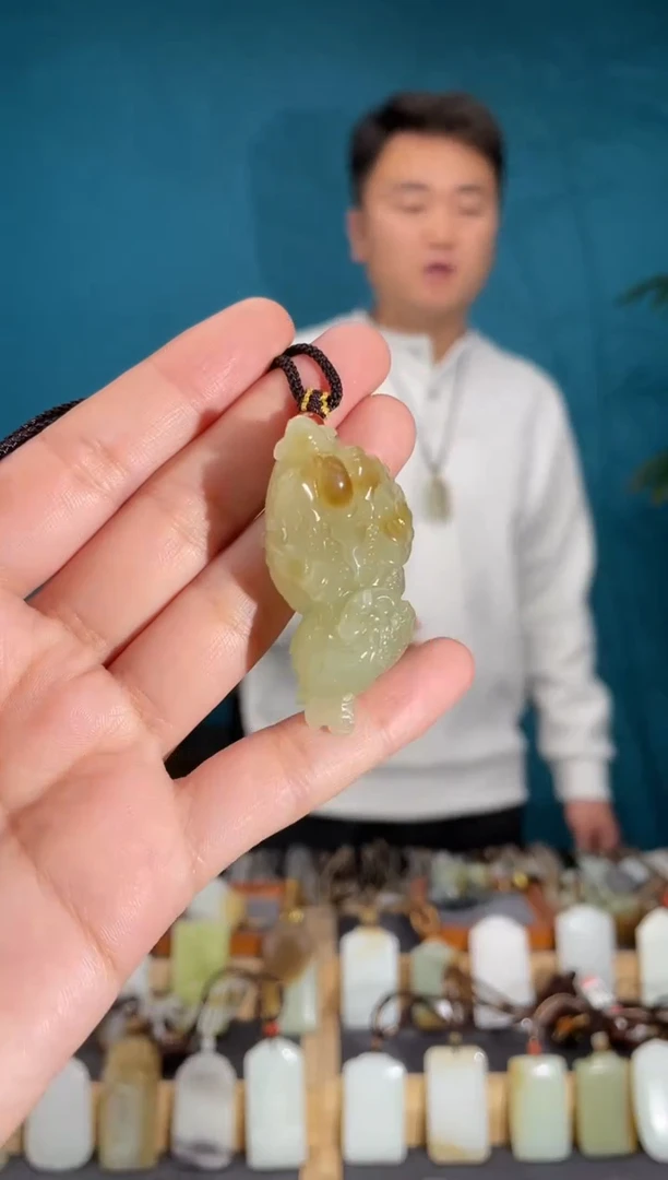 颈饰未镶嵌和田玉1