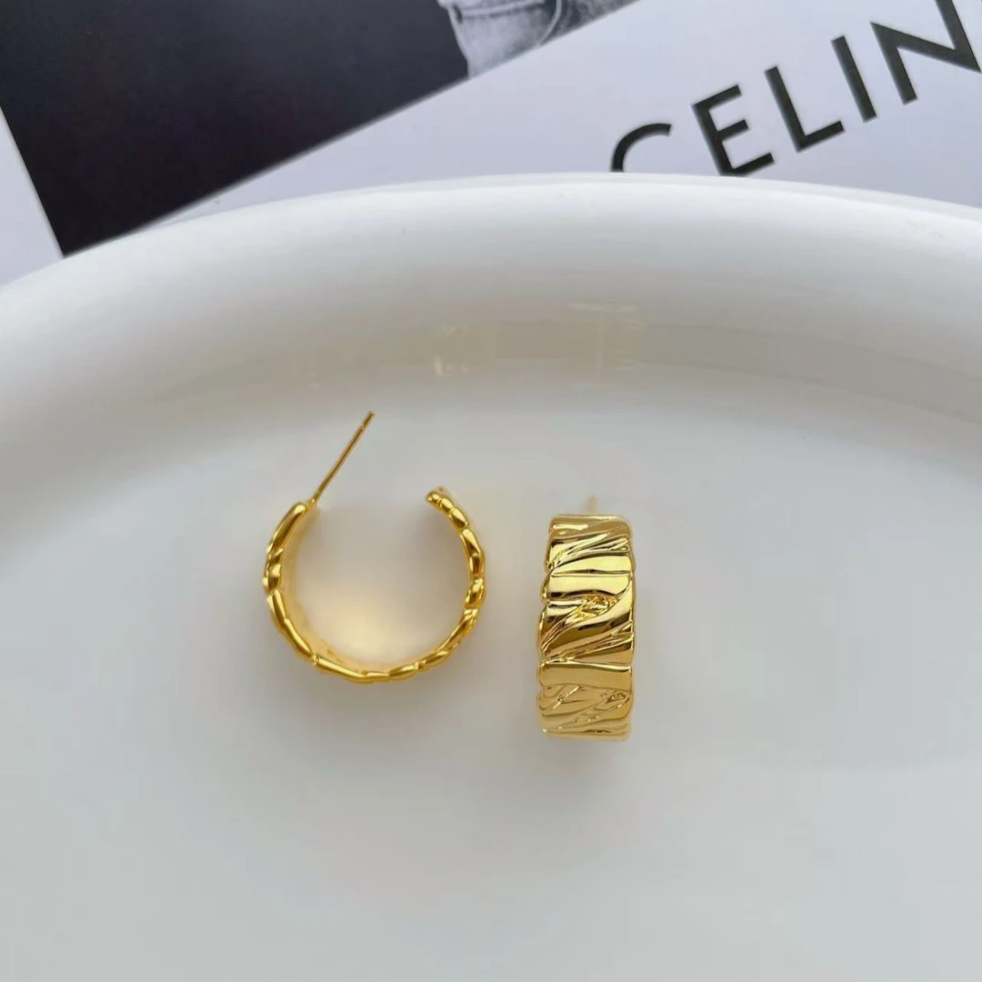 铜合金耳饰 复古亮面C圈耳钉褶皱纹理金色时尚耳钉欧美个性耳钉
