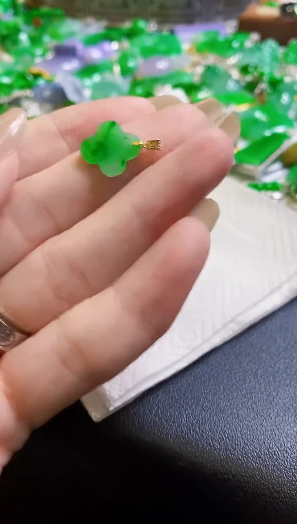 【闪购商品】定制翡翠18K金镶嵌吊坠