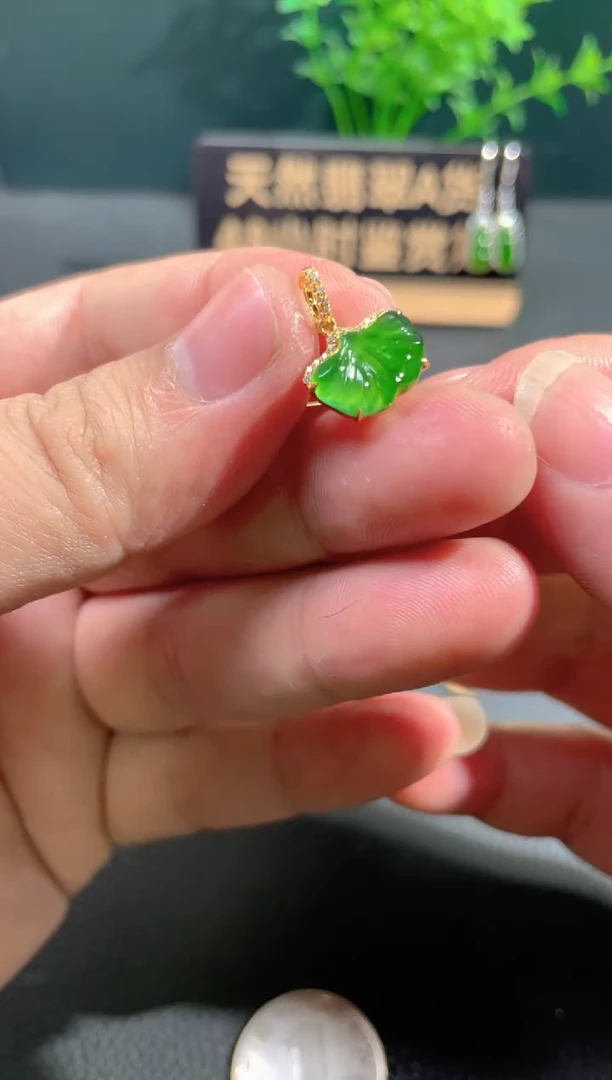 【闪购商品】翡翠颈饰18K金镶嵌翡翠