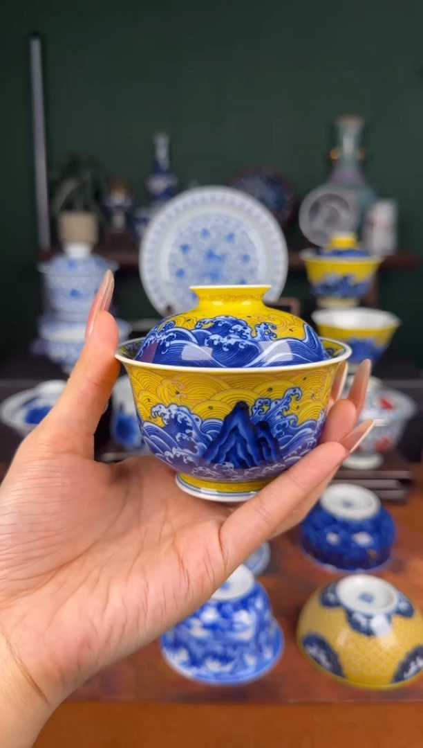 杯水造。 青花黄釉江崖海。  盖碗