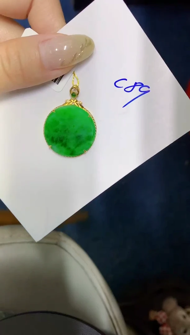 翡翠18K金镶嵌颈饰缅甸天然翡翠A货