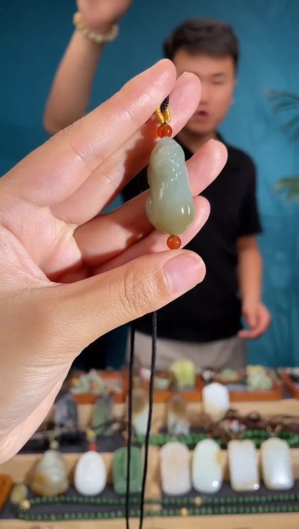 和田玉未镶嵌颈饰1