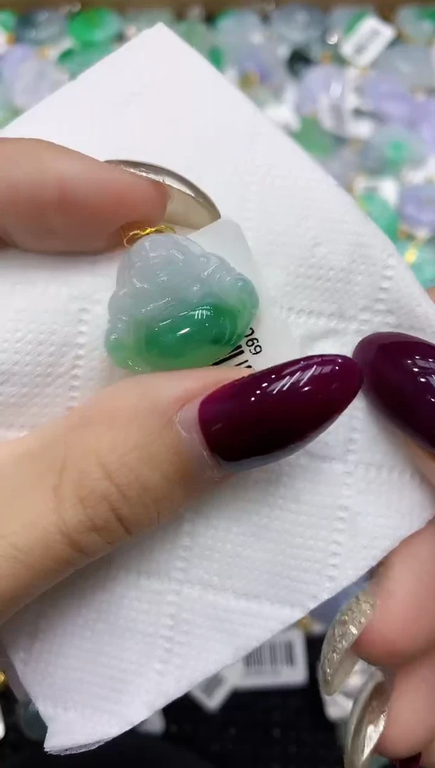 翡翠18K金镶嵌颈饰111111111111