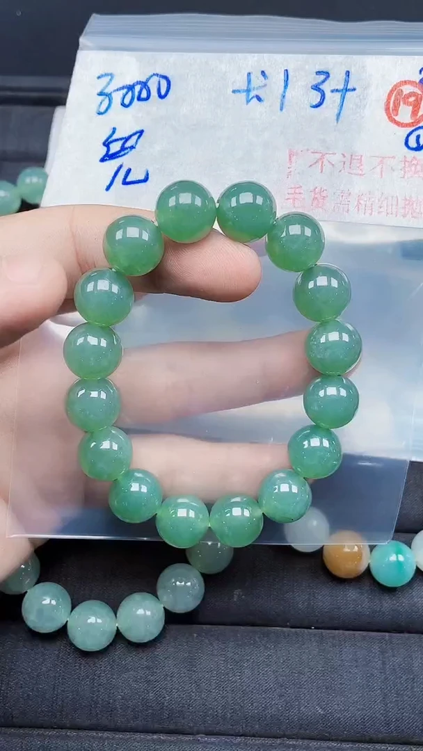 未镶嵌定制翡翠兜****?毛货需精细抛光拍一发一