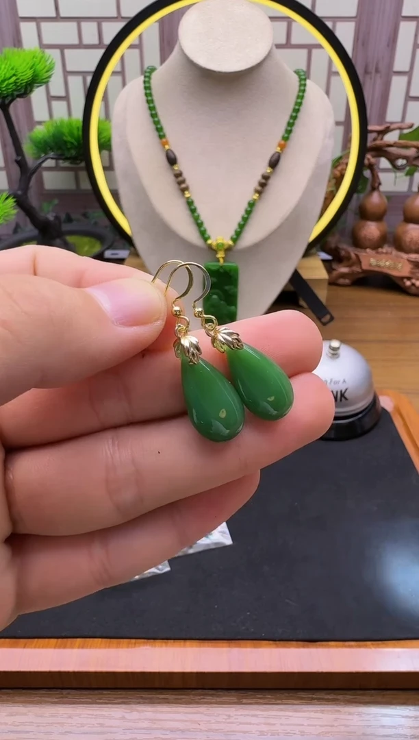 14K金镶嵌和田玉耳饰E215